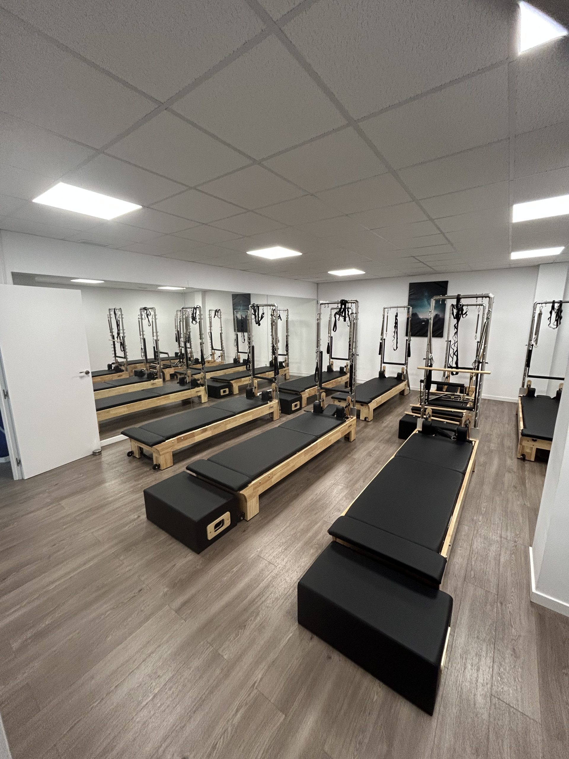 ALQUILER DE SALA DE PILATES REFORMER T5OTALMENTE EQUIPADA CON OPCIÓN A CONSULTA FISIOTERPIA TOTALMENTE EQUIPADA TAMBIÉN.